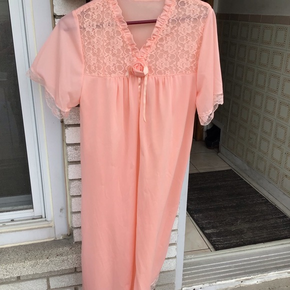 Vintage nightie/robe all-in-one, knee-length, short sleeve size M peachy pink. - Picture 3 of 10